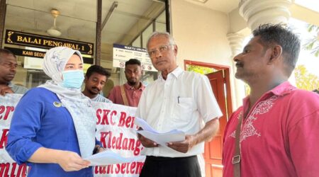 M Nanthakumar (right) handing in the memorandum to Mentri Besar office officer Nurul Shafyqah Yakimin Yuri Yakimin (left) and witnessed by PSM chairman Dr Michel Jeyakumar (middle) at the State Secretariat Building