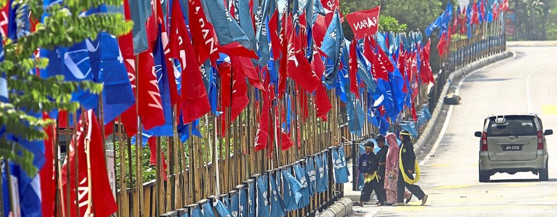 Political flags along Jalan Gombak during campaign for state election in Selangor. — FAIHAN GHANI/The Star