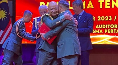 Gen Mohammad Ab Rahman (hugging - left) handed over his post of Army chief to Segamat-born Datuk Muhammad Hafizuddeain Jantan (hugging - right), who was previously the Army deputy chief.